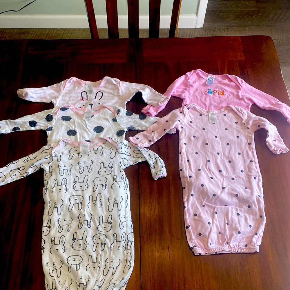 5 Gerber 0-6 month nightgowns